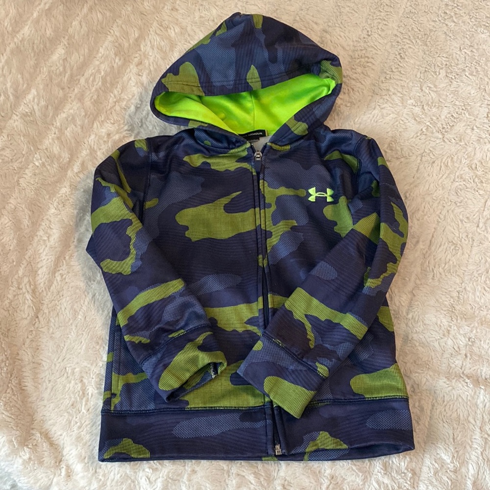 Boys zip up hoodie. Great condition.
